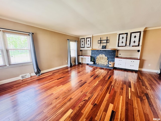 711 E Piper St, Macomb, IL 61455 - unfurnished living room with hardwood / wood-style floors, ornamental molding, and baseboards