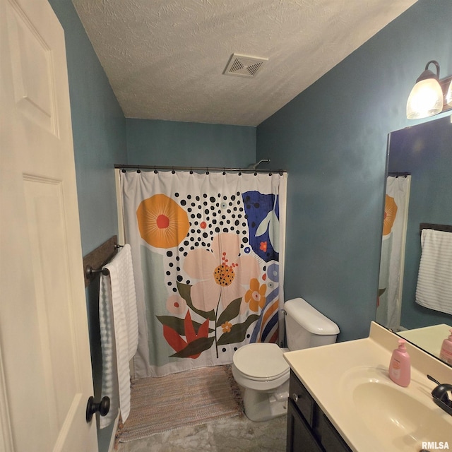 full bath featuring a textured ceiling, visible vents, vanity, toilet, and a shower with shower curtain