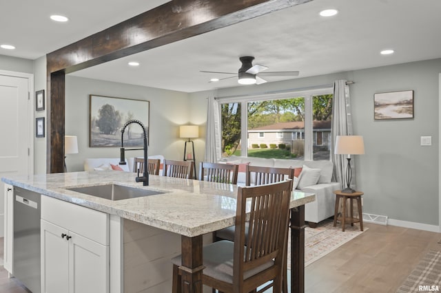 kitchen featuring ceiling fan, visible vents, a sink, recessed lighting, and light wood-style flooring