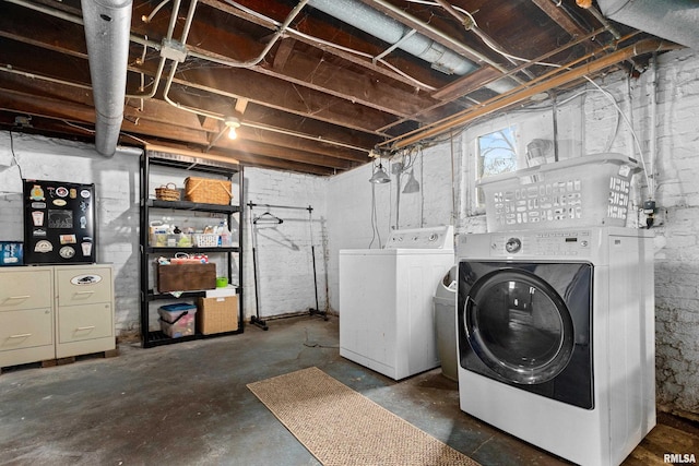 1122 N Broad St, Galesburg, IL 61401 - below grade area with washing machine and clothes dryer