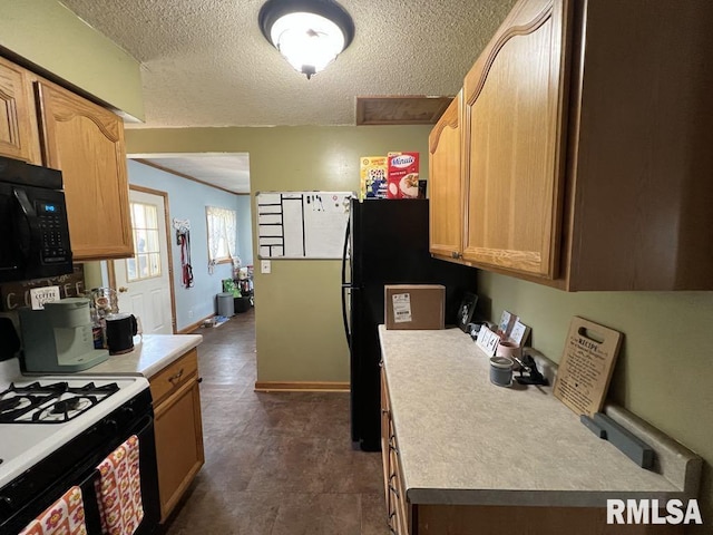 1520 E Wheeler St, Macomb, IL 61455 - kitchen with light countertops, a textured ceiling, and black appliances