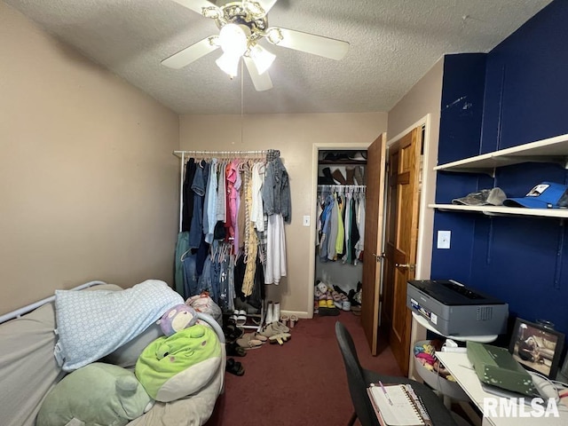 1520 E Wheeler St, Macomb, IL 61455 - bedroom featuring carpet flooring, a textured ceiling, and ceiling fan
