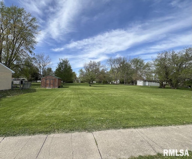 1520 E Wheeler St, Macomb, IL 61455 - view of yard with a storage shed and an outbuilding