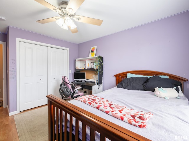 bedroom featuring a ceiling fan, baseboards, a closet, and light wood-style flooring