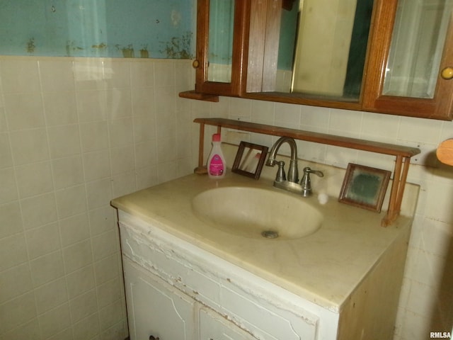 605 S 2nd St, Pekin, IL 61554 - bathroom featuring tile walls and vanity