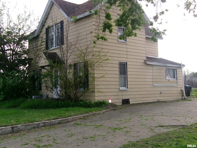 605 S 2nd St, Pekin, IL 61554 - view of side of home