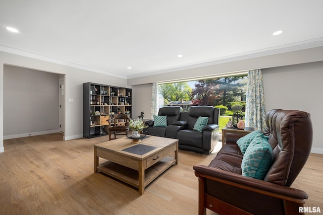 living area with crown molding, recessed lighting, light wood-style flooring, and baseboards
