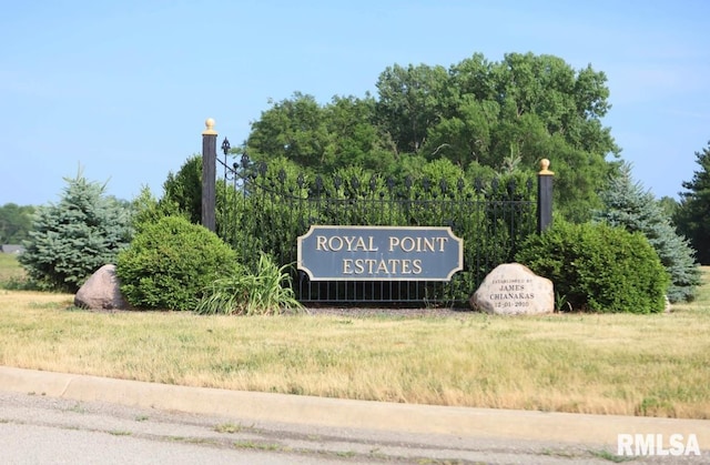 1960-1962 Mayflower Dr, Pekin, IL 61554 - photo 2