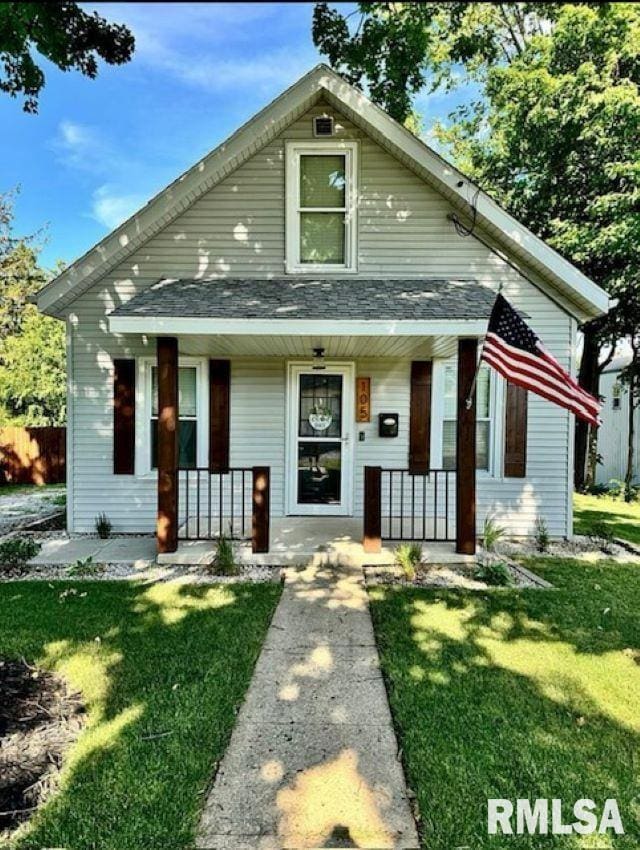 view of front facade featuring covered porch and a front lawn