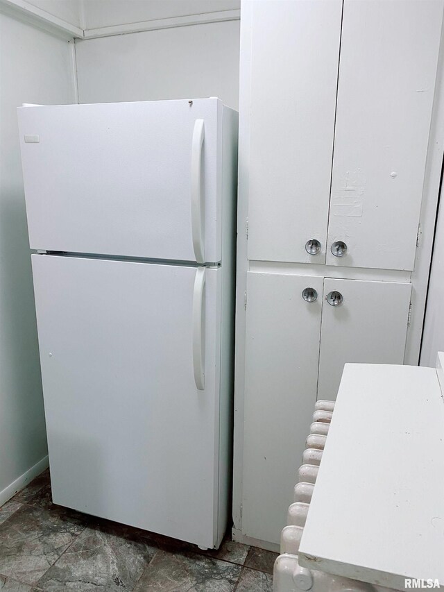 301 Cortland Ave, Avon, IL 61415 - detailed view of freestanding refrigerator and baseboards