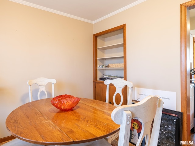 dining room with crown molding
