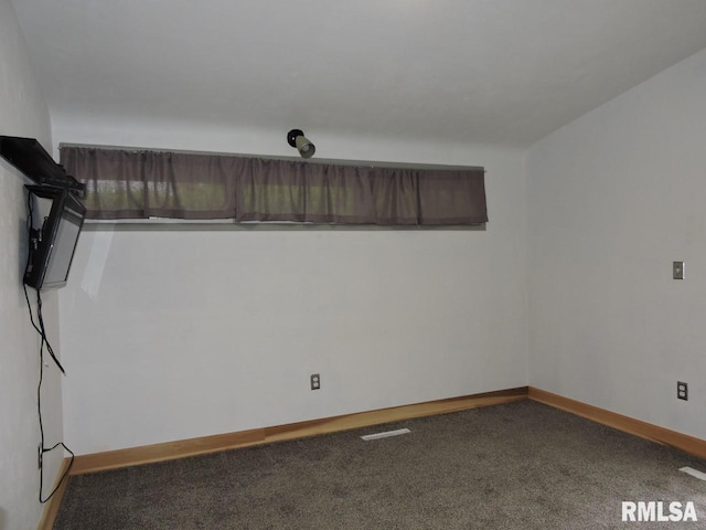 carpeted empty room featuring baseboards