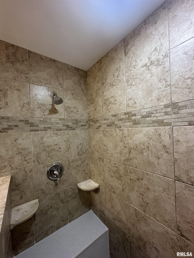 full bath featuring tiled shower