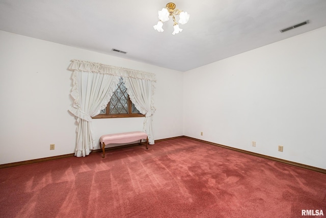 unfurnished room featuring carpet flooring, an inviting chandelier, visible vents, and baseboards