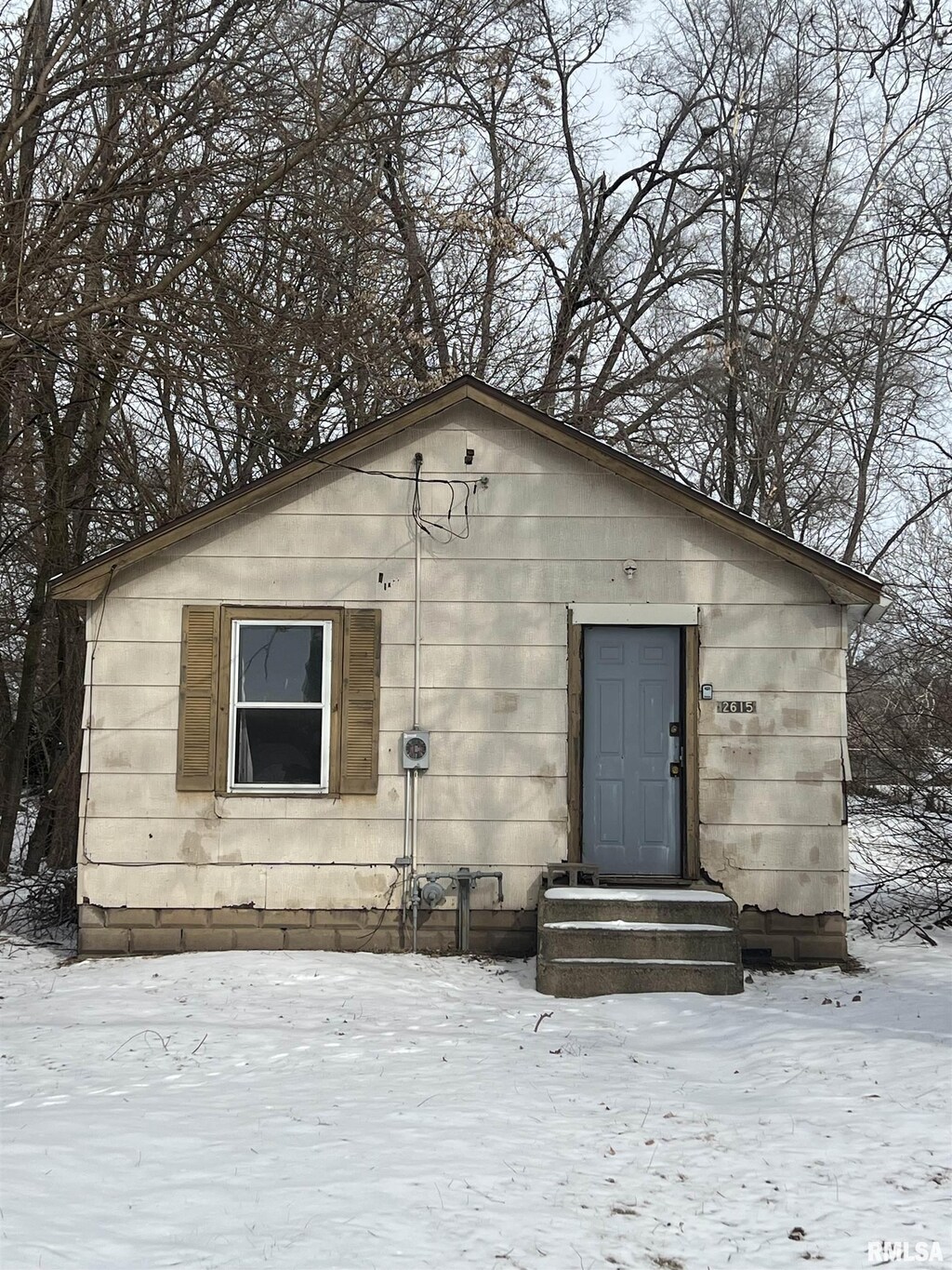 2615 W Hayes St, Peoria, IL 61605 - exterior space