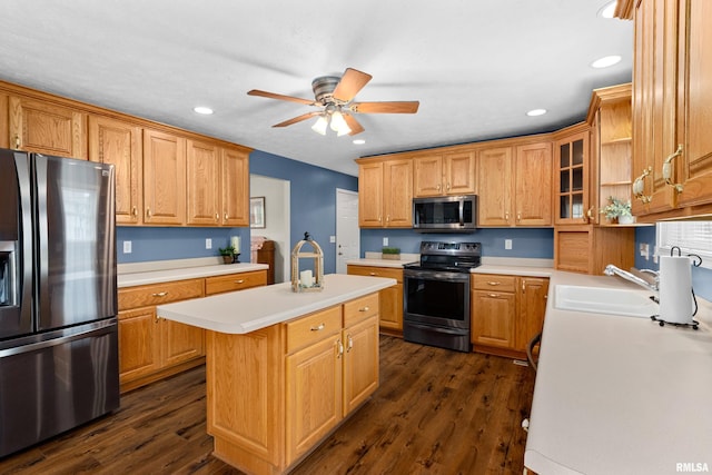 kitchen with stainless steel appliances, a sink, light countertops, ceiling fan, and recessed lighting