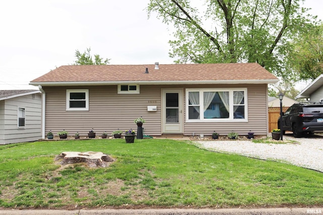 single story home with a front lawn
