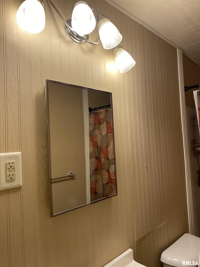bathroom with toilet and a shower with curtain