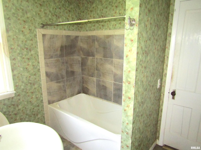 906 E Broadway St, Astoria, IL 61501 - bathroom featuring wallpapered walls and toilet