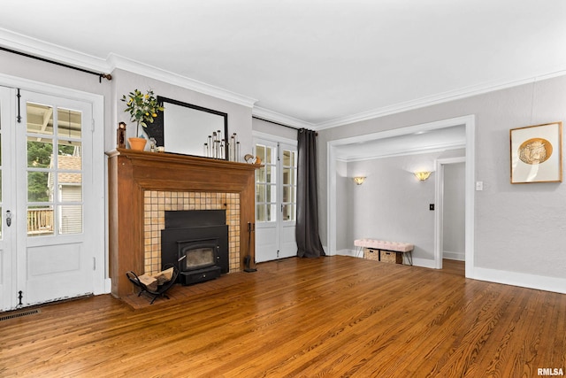 2714 W Kenwood Ave, West Peoria, IL 61604 - unfurnished living room with wood finished floors, ornamental molding, and baseboards