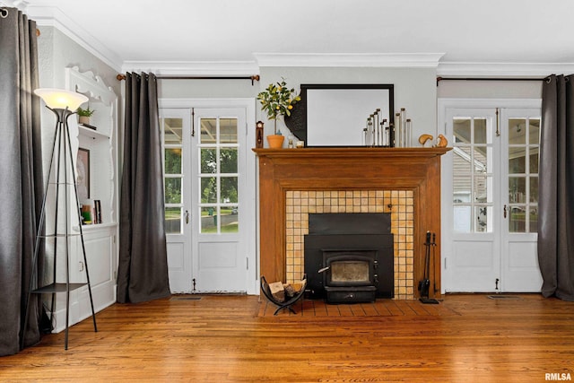 2714 W Kenwood Ave, West Peoria, IL 61604 - living room with wood finished floors and ornamental molding