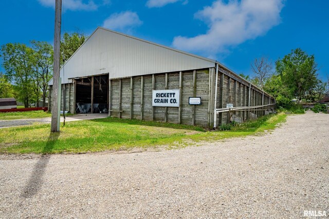300 S Broadway St, Manito, IL 61546