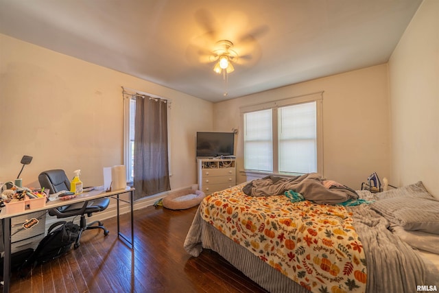 1624 W Barker Ave, Peoria, IL 61606 - bedroom featuring hardwood / wood-style flooring, an office area, and baseboards