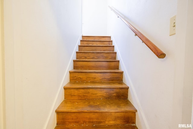 606 W Maywood Ave, Peoria, IL 61604 - view of stairway