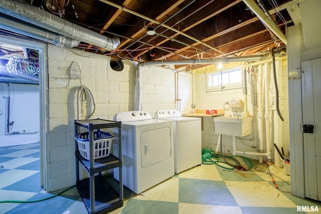 606 W Maywood Ave, Peoria, IL 61604 - washroom featuring washer and clothes dryer and light floors