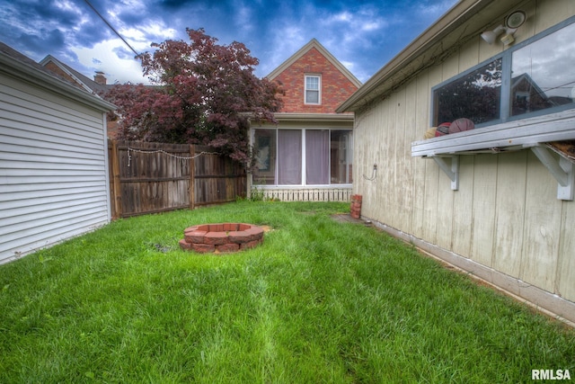 606 W Maywood Ave, Peoria, IL 61604 - view of yard featuring a fire pit and a sunroom