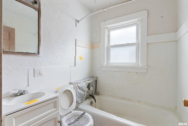 910 W Virginia Ave, Peoria, IL 61604 - full bath with a tub to relax in, vanity, and toilet