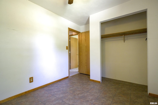 unfurnished bedroom featuring a closet, a ceiling fan, and baseboards