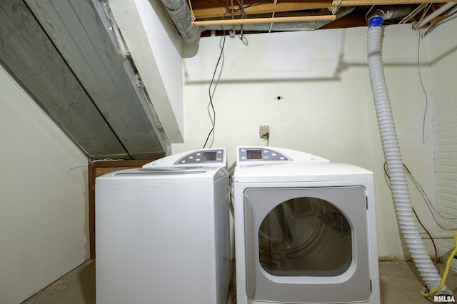 clothes washing area featuring washing machine and dryer