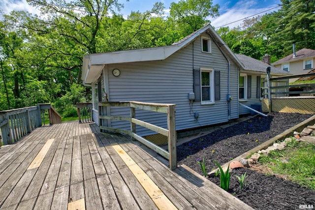 view of front of house featuring a wooden deck