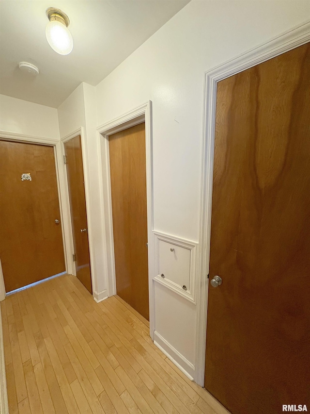 2220 W Ayres Ave, West Peoria, IL 61604 - corridor featuring light wood-style floors