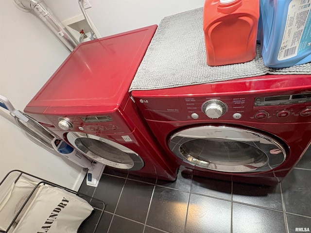 2220 W Ayres Ave, West Peoria, IL 61604 - washroom featuring washer and clothes dryer