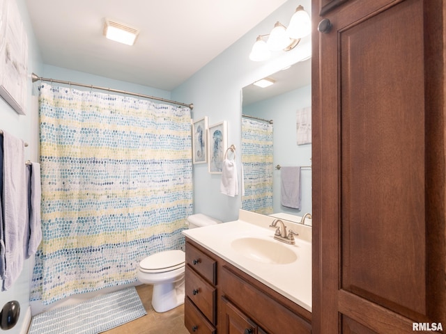 full bath featuring toilet, vanity, and a shower with curtain