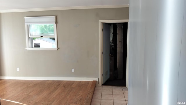 927 W Oakview Dr, Peoria, IL 61615 - unfurnished room with ornamental molding, baseboards, and light wood finished floors