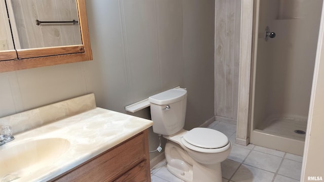 927 W Oakview Dr, Peoria, IL 61615 - full bath featuring a shower stall, toilet, vanity, and tile patterned flooring