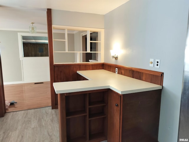 927 W Oakview Dr, Peoria, IL 61615 - kitchen featuring light countertops and light wood-style flooring