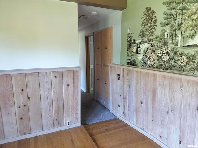 927 W Oakview Dr, Peoria, IL 61615 - hallway with wood finished floors