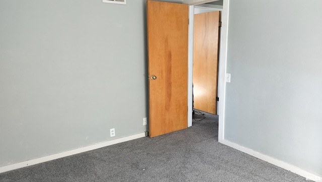 927 W Oakview Dr, Peoria, IL 61615 - unfurnished bedroom with carpet flooring and baseboards