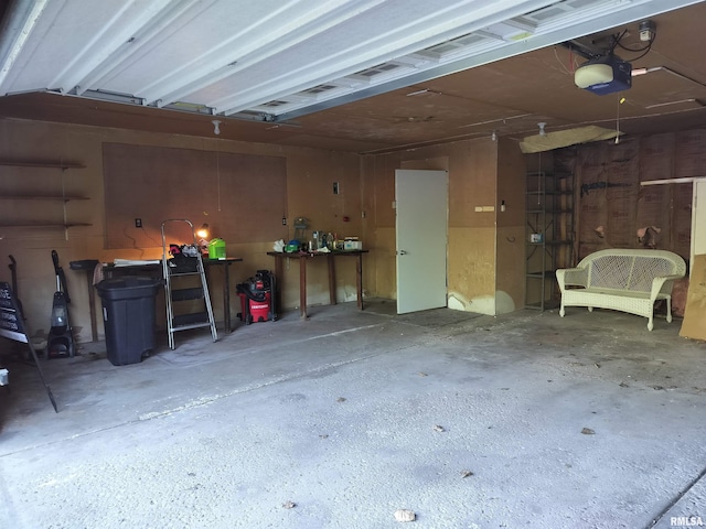 927 W Oakview Dr, Peoria, IL 61615 - garage with a garage door opener