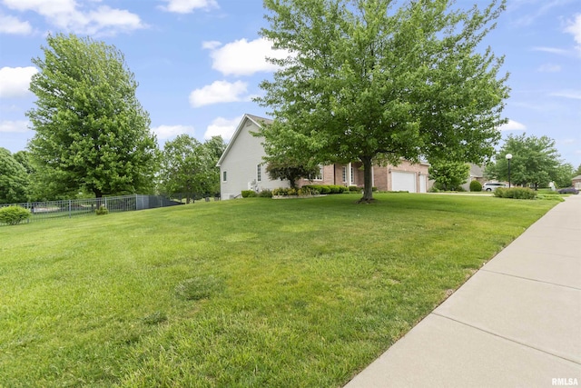 11506 N Bristol Dr, Dunlap, IL 61525 - view of yard featuring a garage