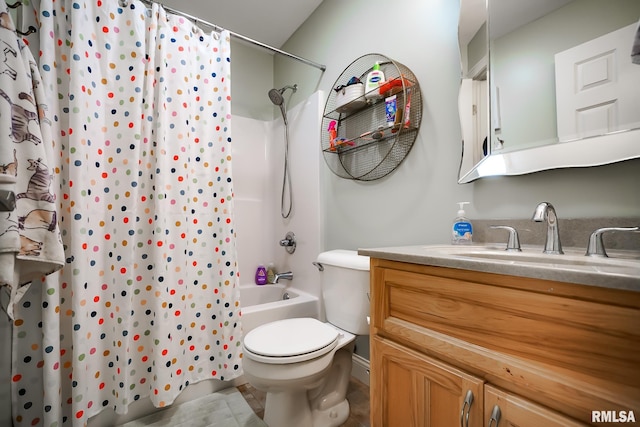 15207 N 7th St, Chillicothe, IL 61523 - full bath with shower / bath combo with shower curtain, toilet, and vanity
