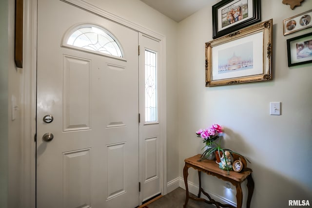 15207 N 7th St, Chillicothe, IL 61523 - foyer with baseboards