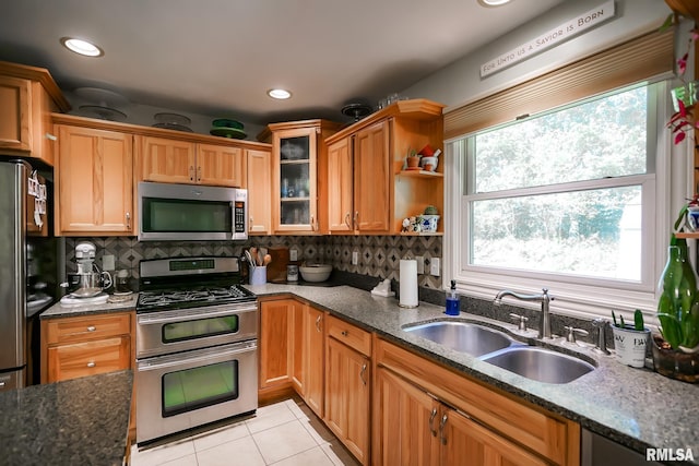 15207 N 7th St, Chillicothe, IL 61523 - kitchen with stainless steel appliances, a sink, light tile patterned floors, dark stone countertops, and recessed lighting