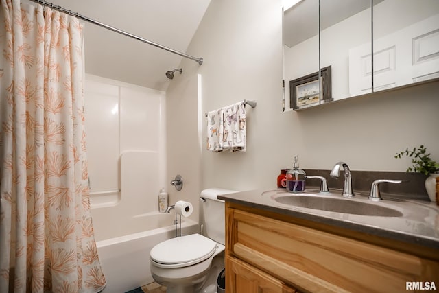 15207 N 7th St, Chillicothe, IL 61523 - full bath featuring toilet, shower / bathtub combination with curtain, and vanity