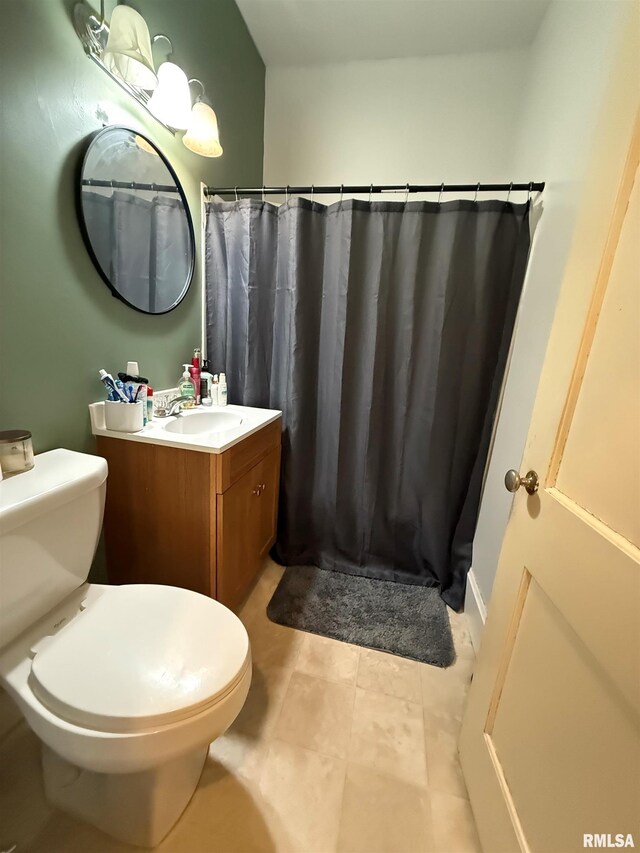 411 W Jefferson St, Macomb, IL 61455 - full bath featuring vanity, toilet, curtained shower, and tile patterned flooring