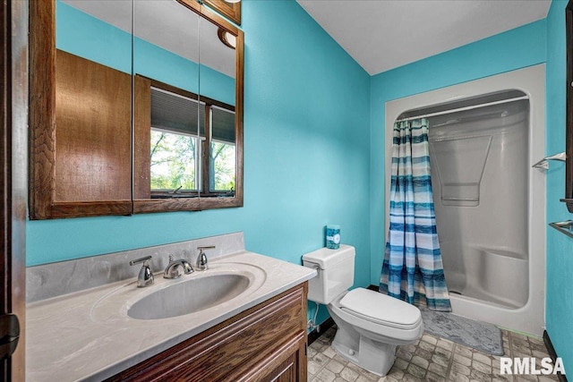 full bathroom with toilet, a shower with shower curtain, and vanity